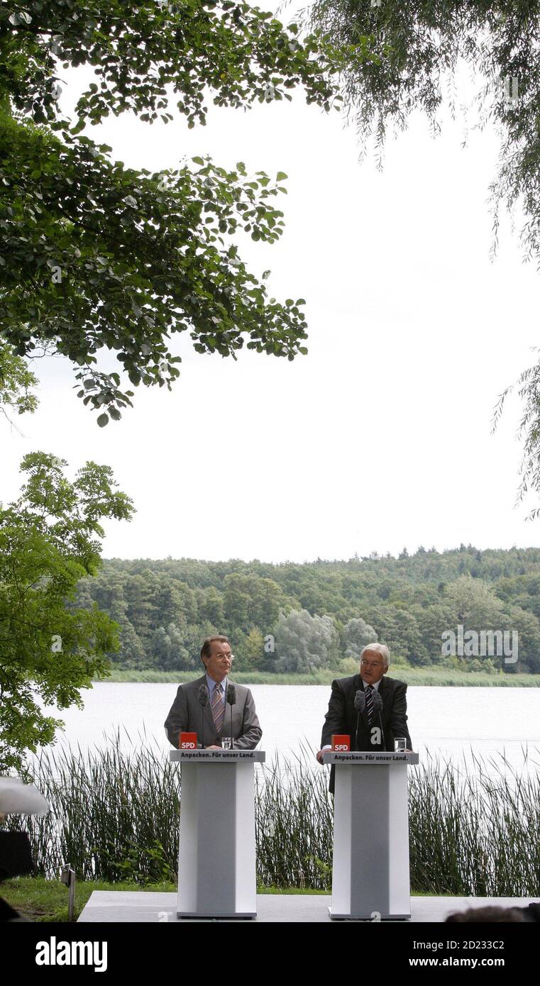 Frank-Walter Steinmeier (R), Germany's Social Democratic candidate for chancellor and SPD leader Franz Muentefering address the media in Potsdam, July 30, 2009. REUTERS/Tobias Schwarz (GERMANY POLITICS ELECTIONS) Stock Photo