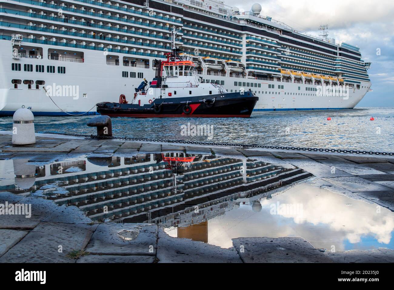 Cruise Ship Pilot Boat High Resolution Stock Photography And Images Alamy