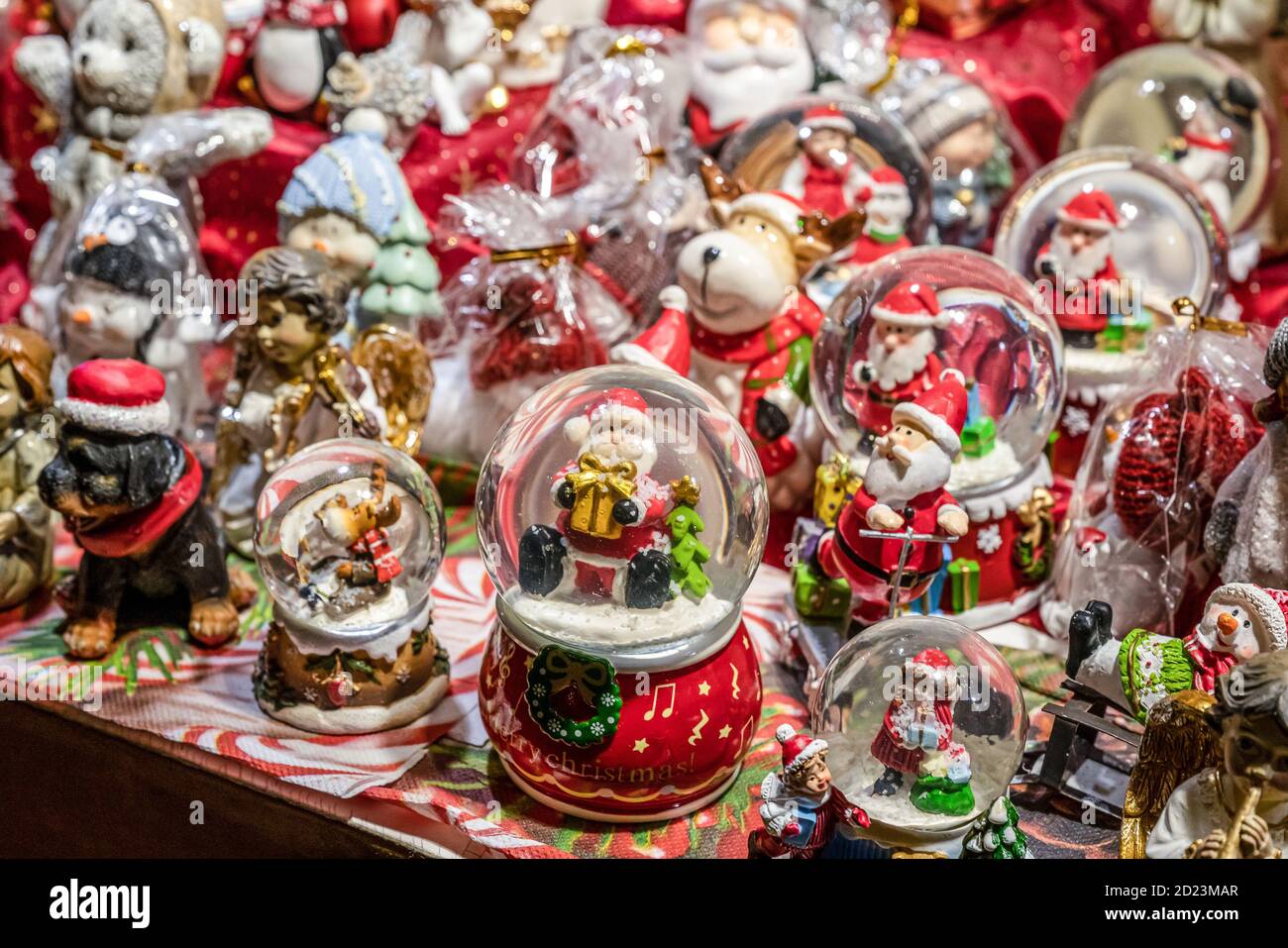 Snow globes hires stock photography and images Alamy