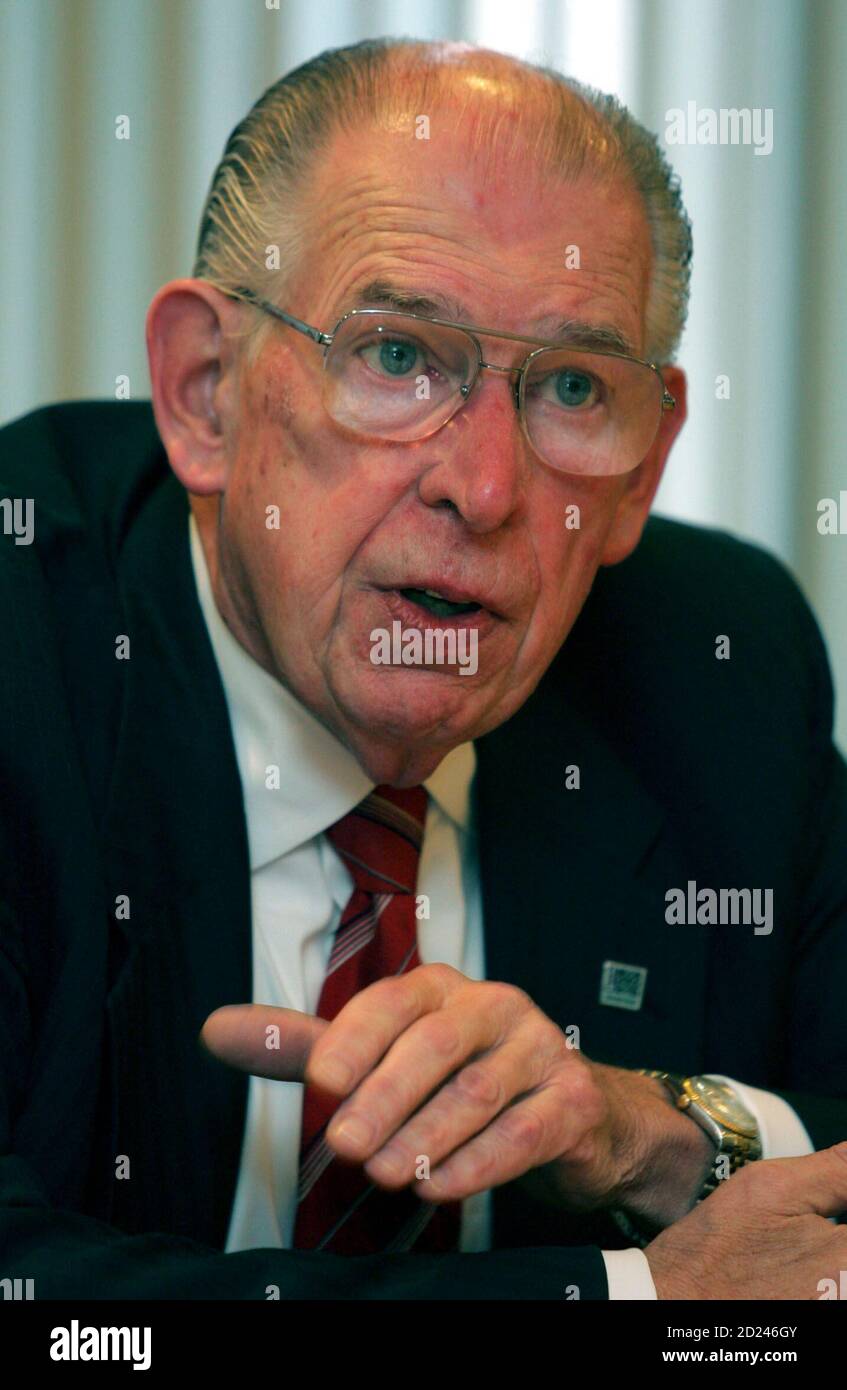 Robert C. Stempel, chairman of Energy Conversion Devices Inc. talks about energy alternatives during the Reuters Autos Summit in Detroit, Michigan September 22, 2005. Stemple, former Chairman and CEO from General Motors, spoke about hydrogen fuel and photovoltaic advances. Stock Photo