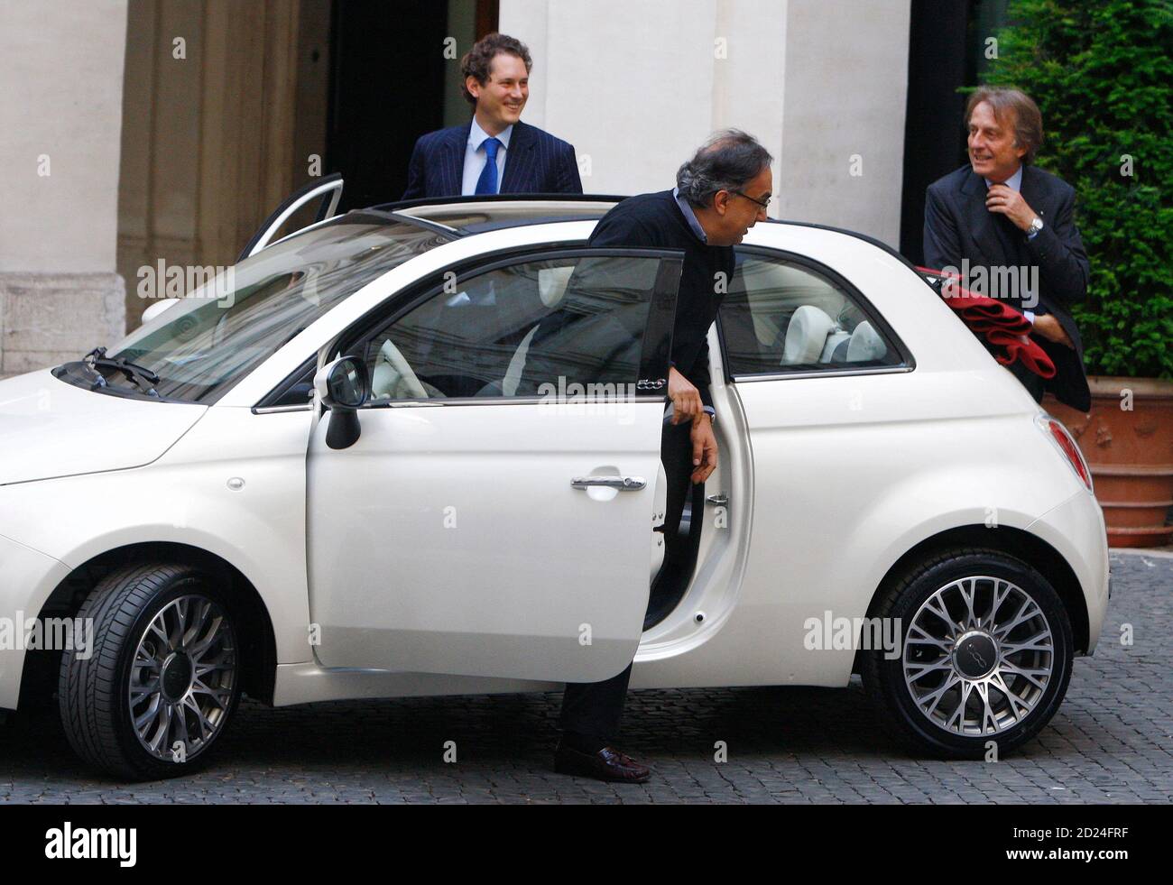 Fiat Chrysler Chief Executive Sergio Marchionne C Fiat Spa Chairman Luca Cordero Di Montezemolo R And