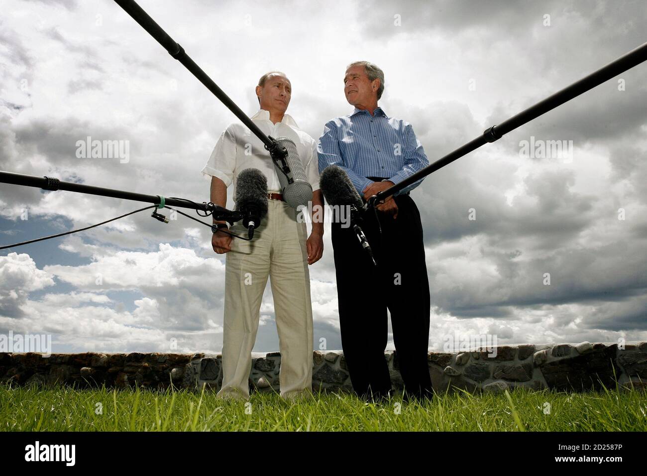 Russia's President Vladimir Putin (L) and his U.S. counterpart George W. Bush speak to the media after their summit meeting outside the Bush family home on Walker's Point in Kennebunkport, Maine, July 2, 2007.   REUTERS/Jason Reed   (UNITED STATES) Stock Photo