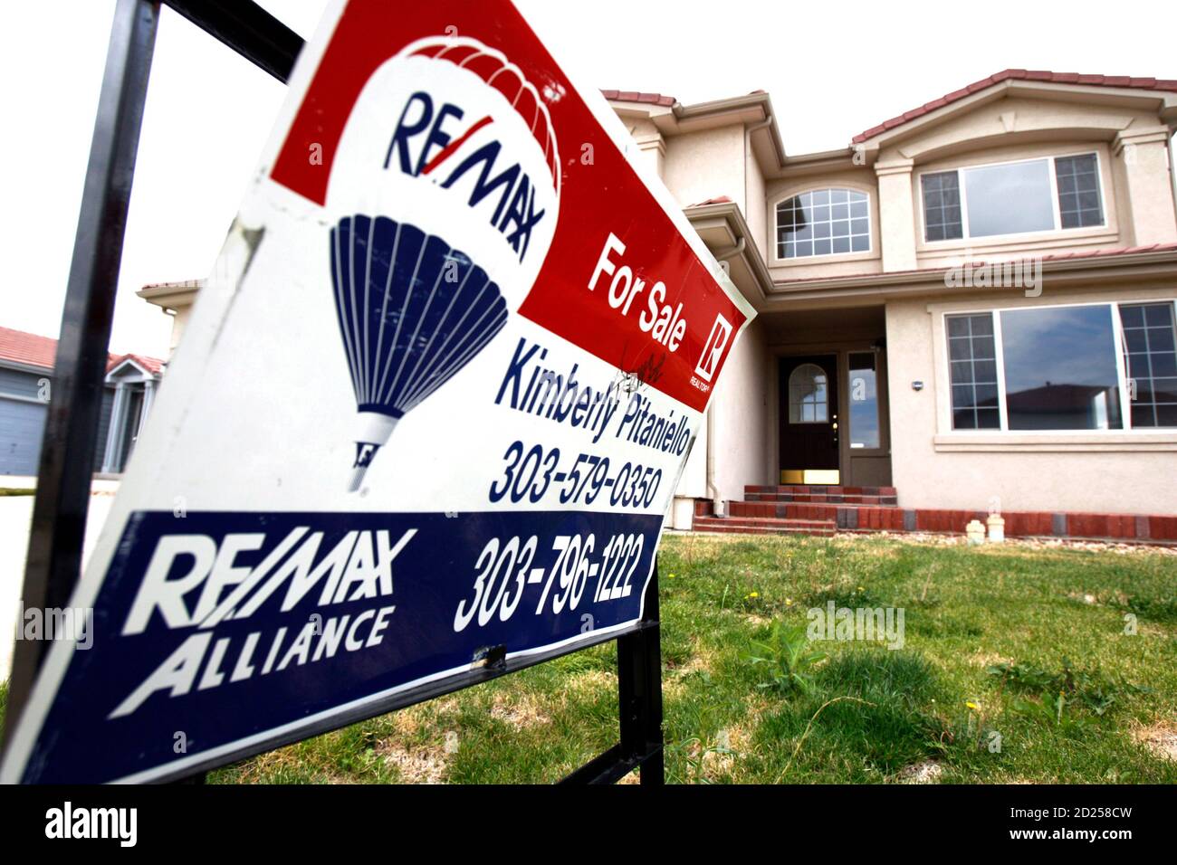 A vacant house for sale is pictured at the Green Valley Ranch neighborhood in Denver, Colorado July 26, 2007. The Green Valley area in northeast Denver is one of the areas hardest hit with foreclosures. REUTERS/Rick Wilking (UNITED STATES) Stock Photo
