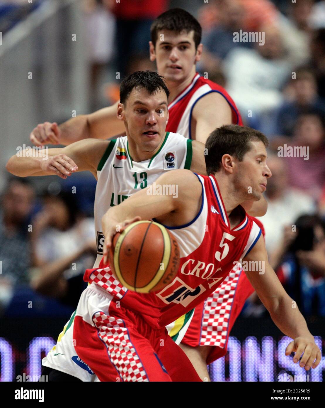 Croatia's Davor Kus (front) drives the ball past Lithuania's Sarunas  Jasikevicius as Croatia's Stanko Barac (back) looks on during their  quarter-final game at European Basketball Championship in Madrid September  14, 2007. REUTERS/Victor