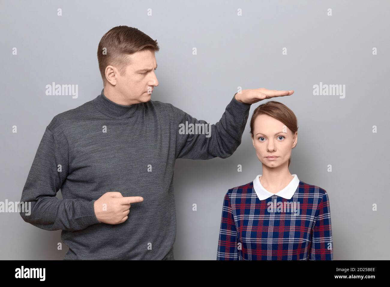 Tall Woman Short Man High Resolution Stock Photography and Images Alamy