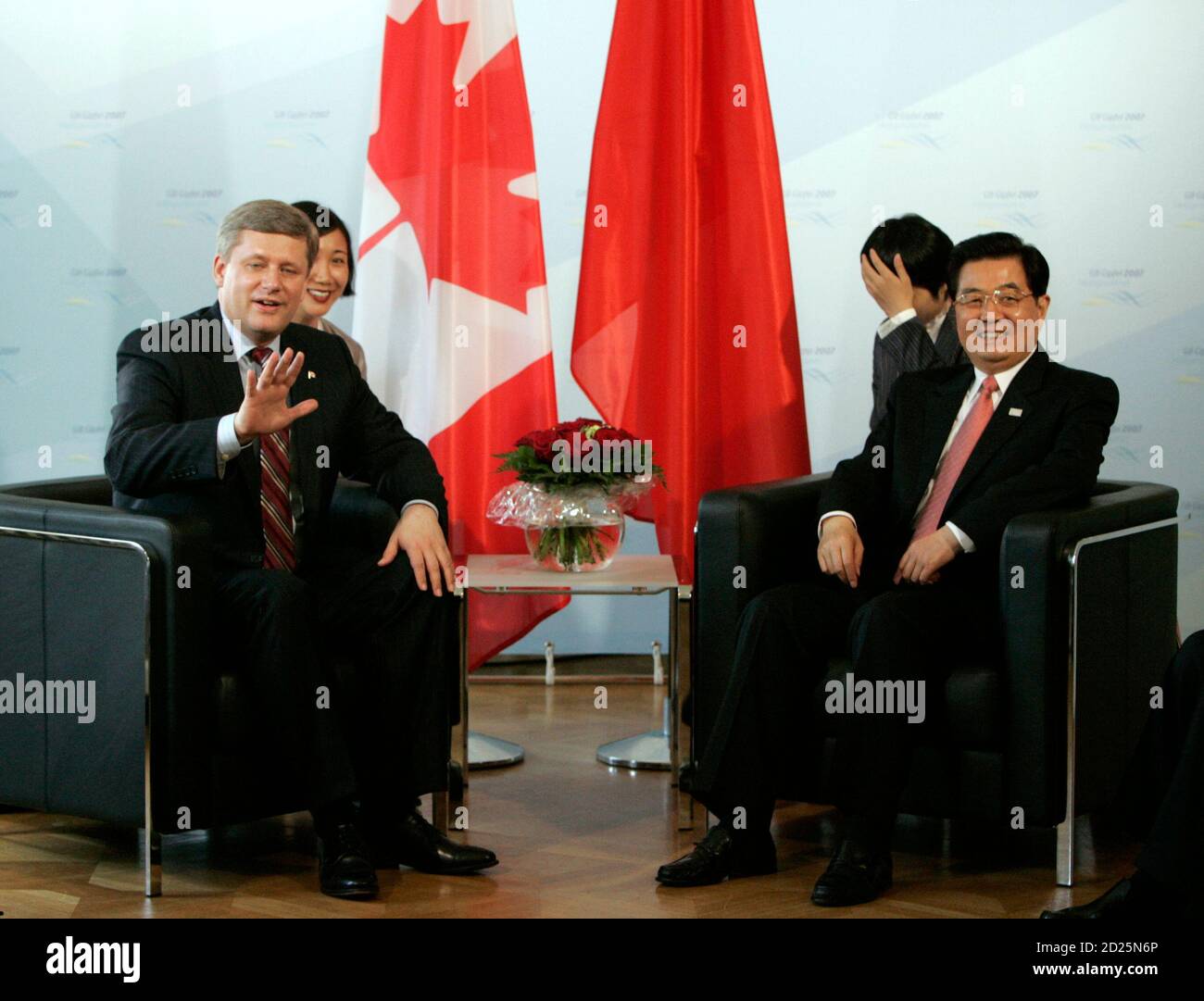 Canadian Prime Minister Stephen Harper (L) gestures at the beginning of his meeting with Chinese President Hu Jintao at the G8 Summit in Heiligendamm June 8, 2007. World powers on Friday pledged $60 billion to fight AIDS and other diseases ravaging Africa but development campaigners complained the Group of Eight had offered little fresh cash for the poor.        REUTERS/Chris Wattie   (GERMANY) Stock Photo