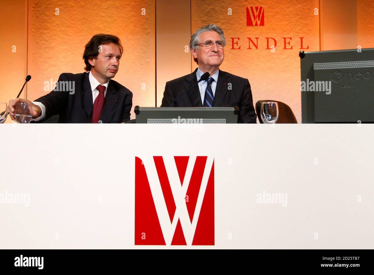 Ernest-Antoine Seilliere (R), chairman of the supervisory board of the  French investment group Wendel and CEO, Jean-Bernard Lafonta, attend the  company's annual shareholders meeting in Paris June 9, 2008. REUTERS/Benoit  Tessier (FRANCE