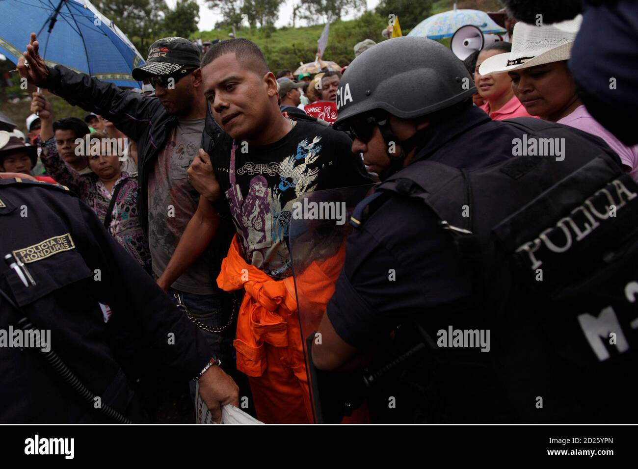 A man accused of spying supporter Honduras' ousted president Manuel Zelaya is arrested by police during a protest on the outskirts of Tegucigalpa July 17, 2009.Venezuelan President Hugo Chavez said on Friday ousted Honduran President Manuel Zelaya would return to his country "in the coming hours," casting doubt on the outcome of mediation talks set for Saturday. REUTERS/Edgard Garrido (HONDURAS POLITICS CONFLICT) Stock Photo