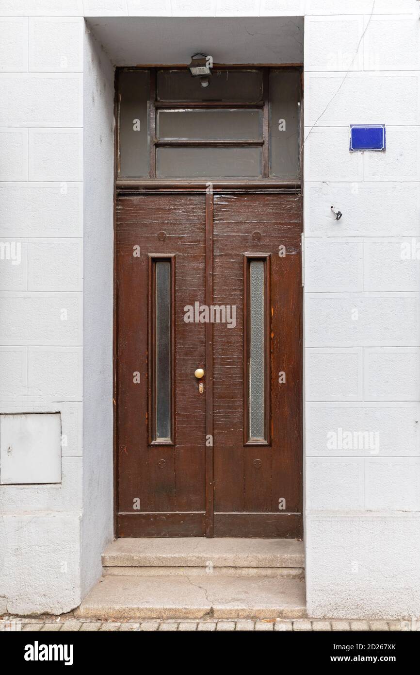 Wood double door hi-res stock photography and images - Alamy