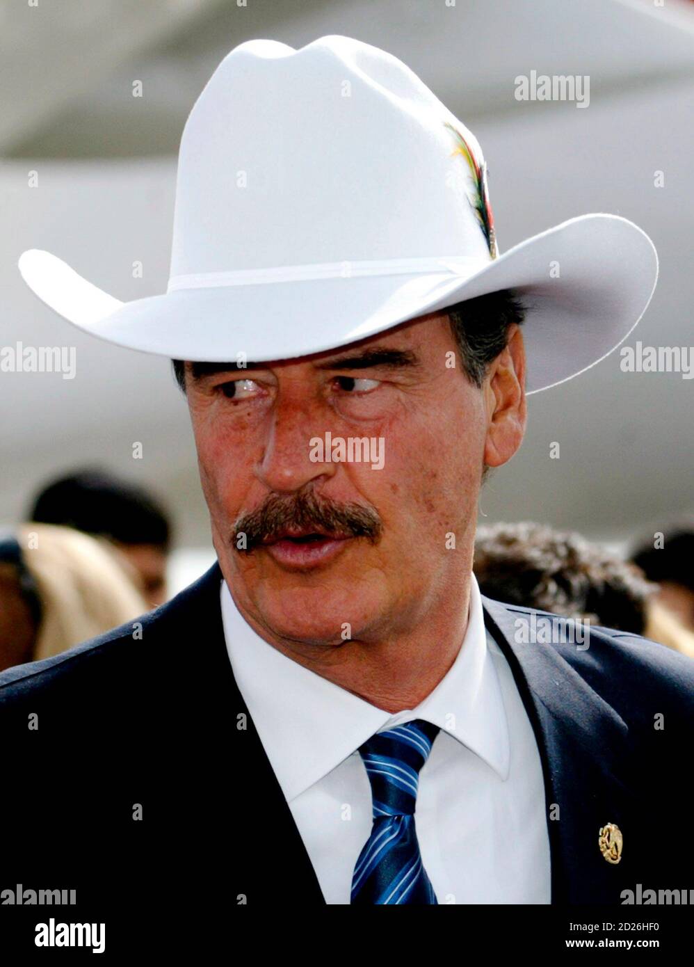 Mexican President Vicente Fox Quesada wears a white Stetson hat given to  him and his wife,