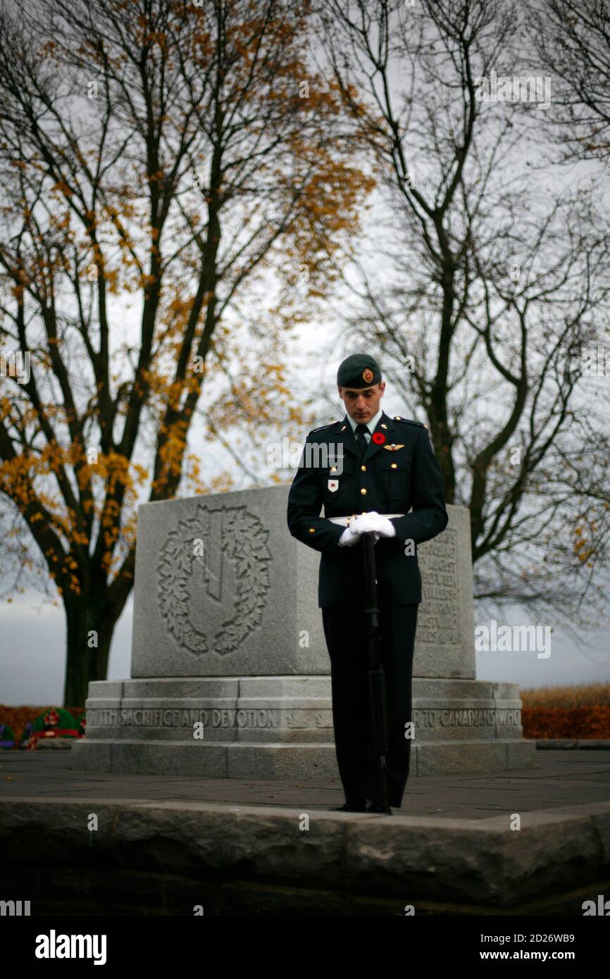 A vigil guard takes part in a Remembrance Ceremony at the Le Quesnel Memorial in Le Quesnel, France November 10, 2008. A group of Canadian veterans is travelling through France and Belgium to commemorate the 90th anniversary of the end of the First World War.       REUTERS/Chris Wattie       (FRANCE) Stock Photo