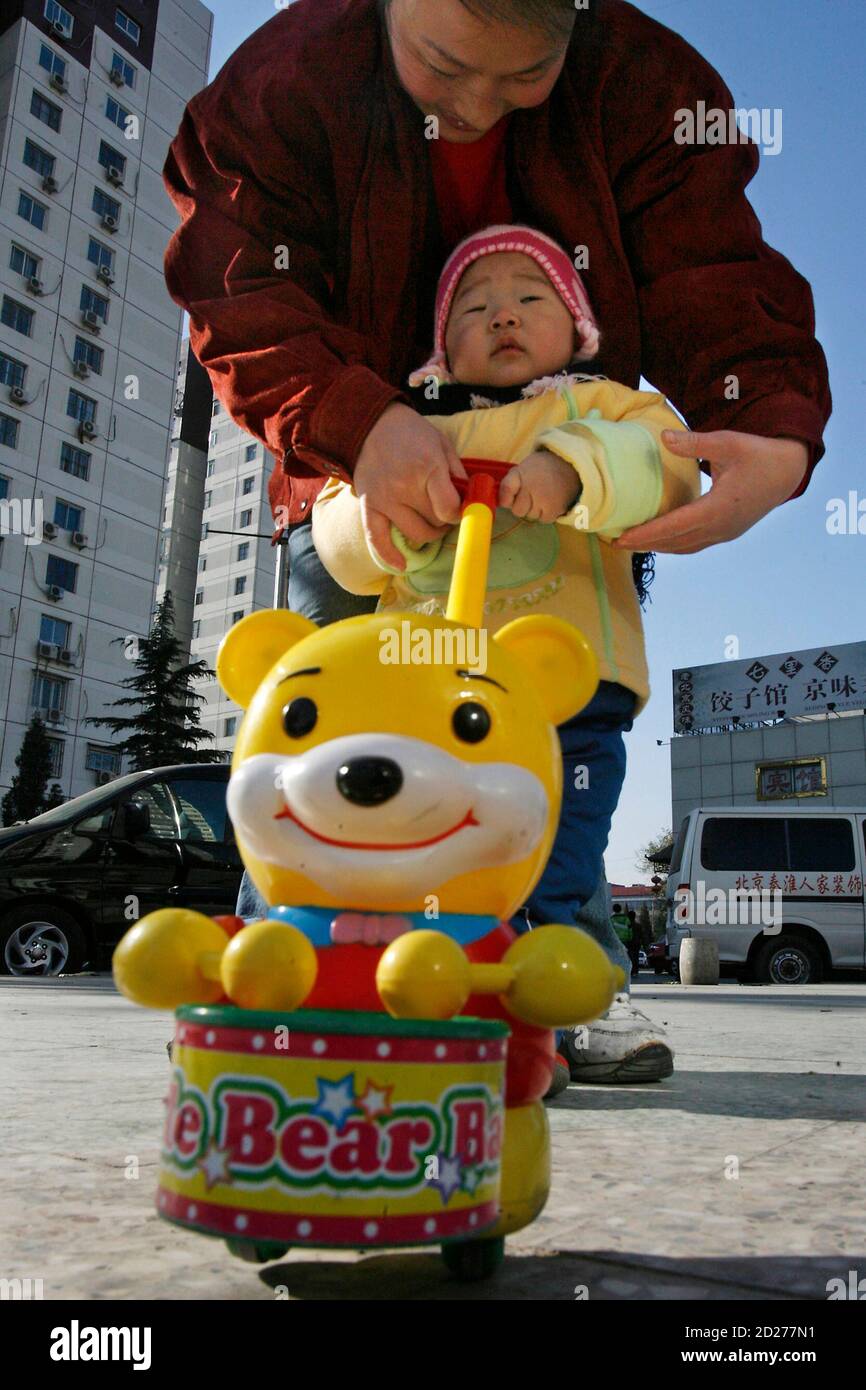 A child plays at a park in Beijing December 4, 2007. The population of China, already the world's most populous country despite its 'one-child' policy, will grow to 1.5 billion people by 2033, with birth rates set to soar over the next five years, media said on Tuesday.    REUTERS/Claro Cortes IV   (CHINA) Stock Photo