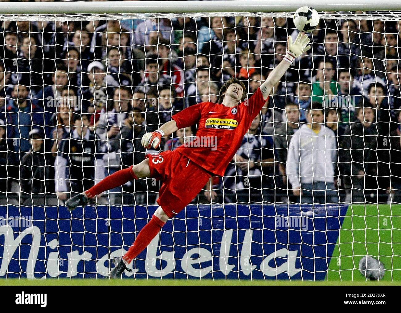 Juventus' goalkeeper Jess Vanstrattan fails to stop a goal during their  friendly soccer match against Melbourne Victory in Melbourne May 30, 2008.  REUTERS/Mick Tsikas (AUSTRALIA Stock Photo - Alamy