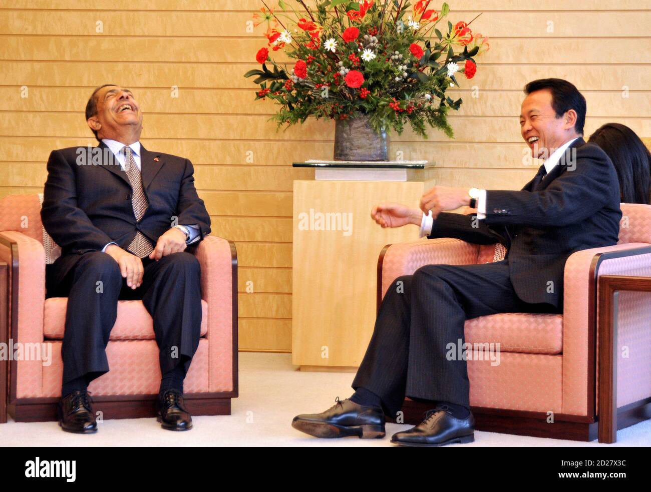 Oman's Economy Minister Ahmed bin Abdul Nabi Macki (L) talks with