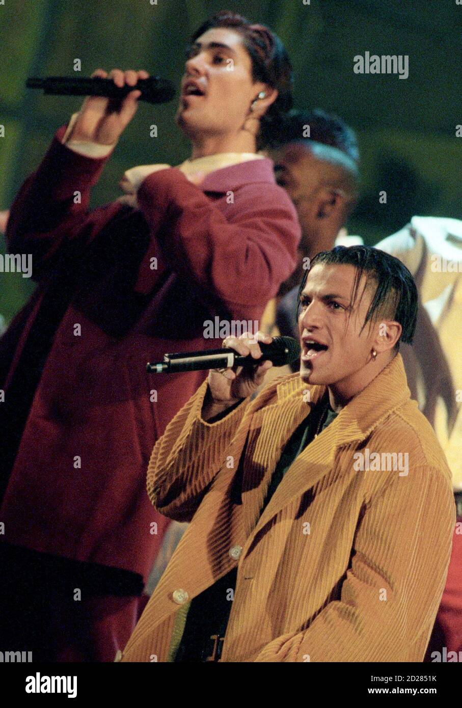 Singer Peter Andre (R) performs with Irish boy band Boyzone at the MTV awards in London November 14,1996. International stars from the world of music, showbusiness and fashion gathered for the gala event.  REUTERS/Ian Waldie  (BRITAIN) Stock Photo