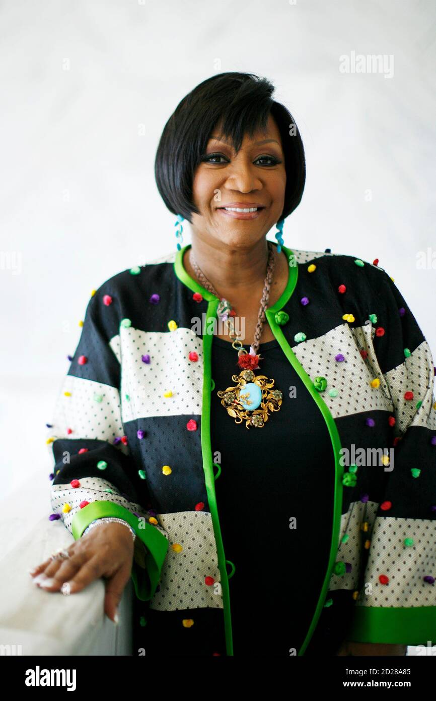 Singer Patti LaBelle poses for a portrait in New York June 11, 2008.  REUTERS/Lucas Jackson (UNITED STATES Stock Photo - Alamy