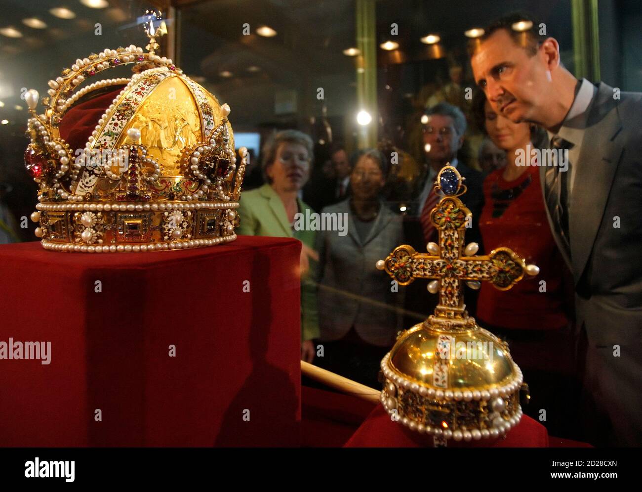 Syrian President Bashar al-Assad looks at the crown of former Austrian  Emperor Rudolf II during a visit in the 