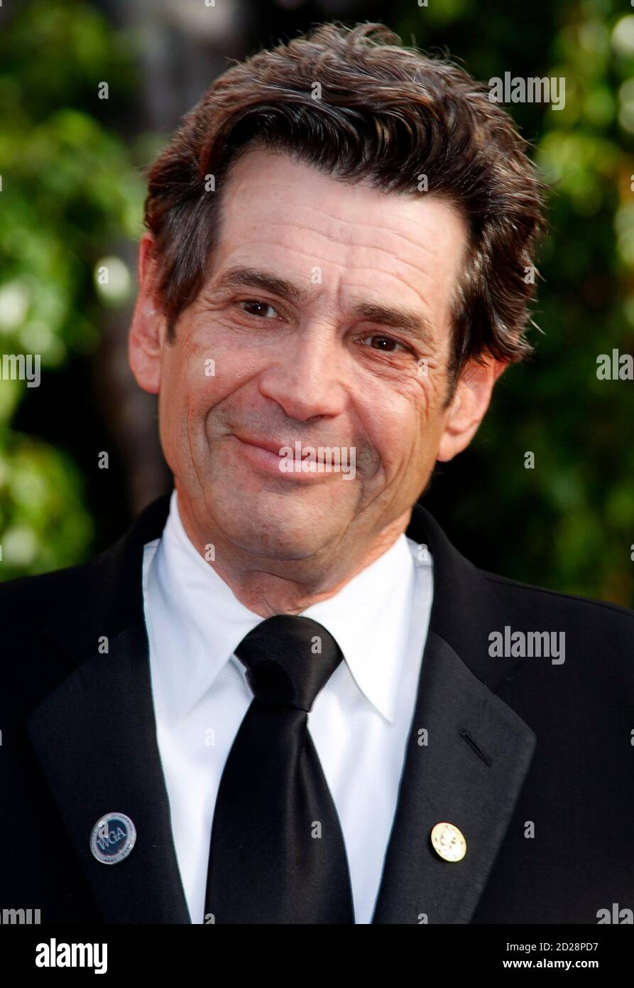 Screen Actors Guild president Alan Rosenberg wears a Writers Guild of America lapel pin (L) and a SAG pin on his lapels as he arrives at the 14th annual Screen Actors Guild Awards in Los Angeles January 27, 2008.  REUTERS/Mike Blake    (UNITED STATES) Stock Photo