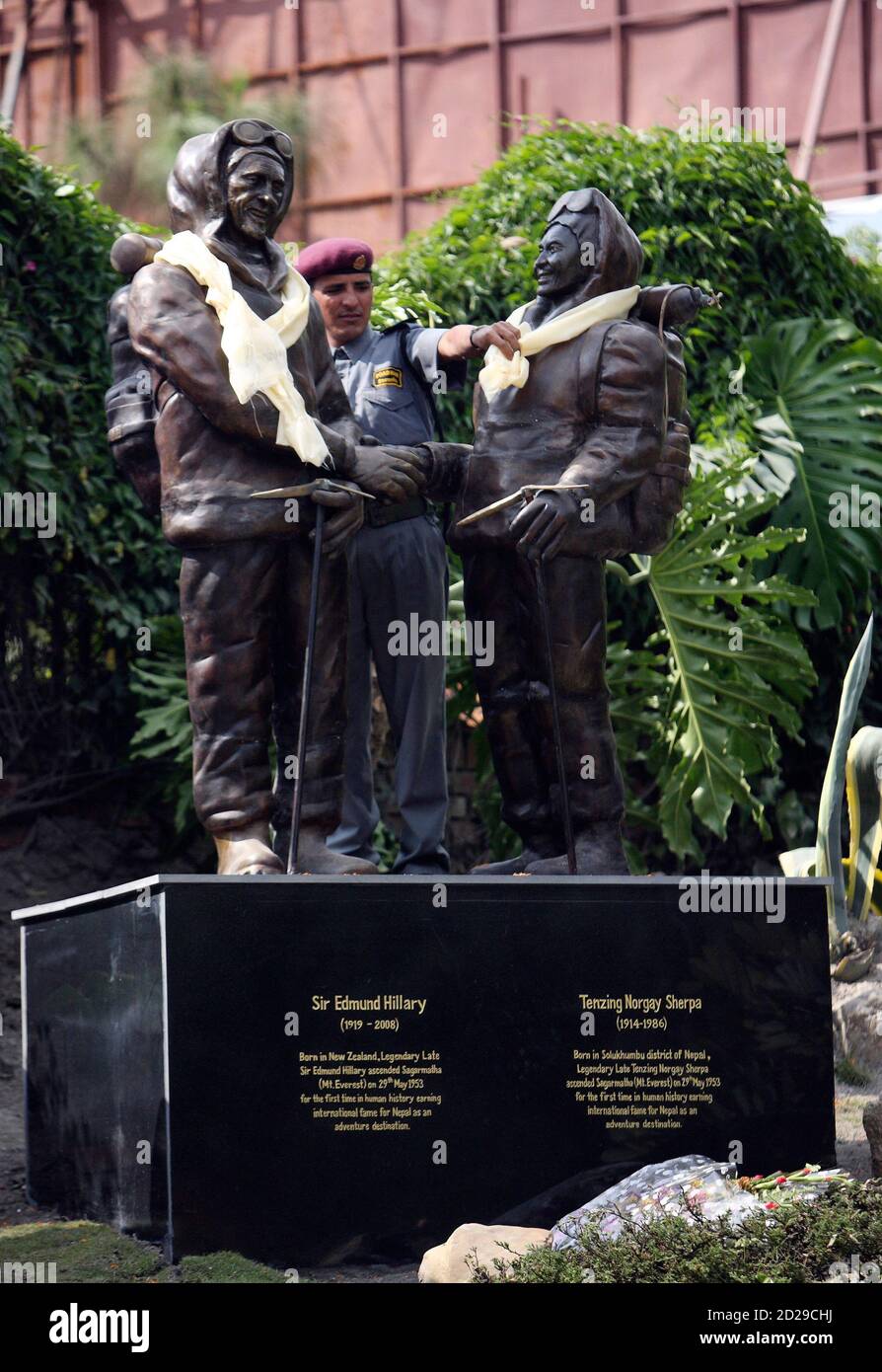 Tenzing Norgay And Edmund Hillary High Resolution Stock Photography And Images Alamy