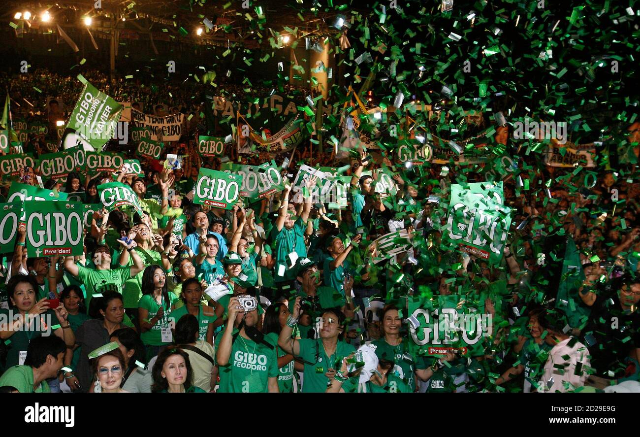 The Philippine Administration S Presidential Candidate Gilberto Gibo Teodoro L And Running Mate Edu Manzano Applaud During The Last Campaign Rally Known As Miting De Avance In Manila May 7 2010 Contenders For