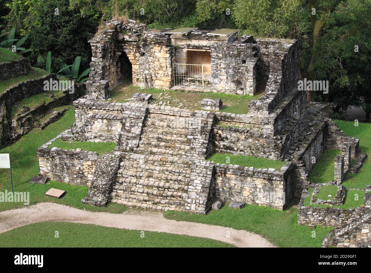 Aztec pyramids in the jungle hi-res stock photography and images - Alamy