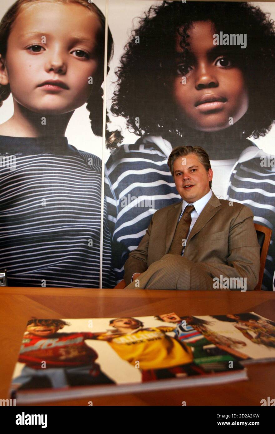 Branch Chief Officer for United Colors of Benetton in Iran, Caio Augusto  Milani, speaks with a Reuters correspondent in Tehran October 2, 2006.  REUTERS/Caren Firouz (IRAN Stock Photo - Alamy