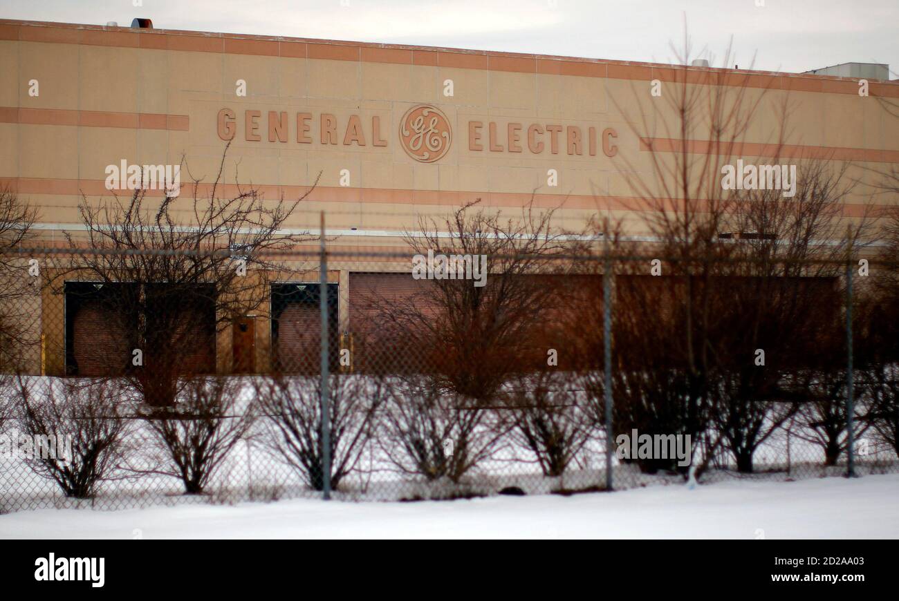 General Electric Co. acknowledged on Thursday that a cut in its top-tier credit rating was possible, but its chief financial officer said there was no 'time bomb' hidden in its hefty finance arm. The company's logo is still visible on a closed General Electric Co. facility in Lynn, Massachusetts March 6, 2009.    REUTERS/Brian Snyder    (UNITED STATES) Stock Photo