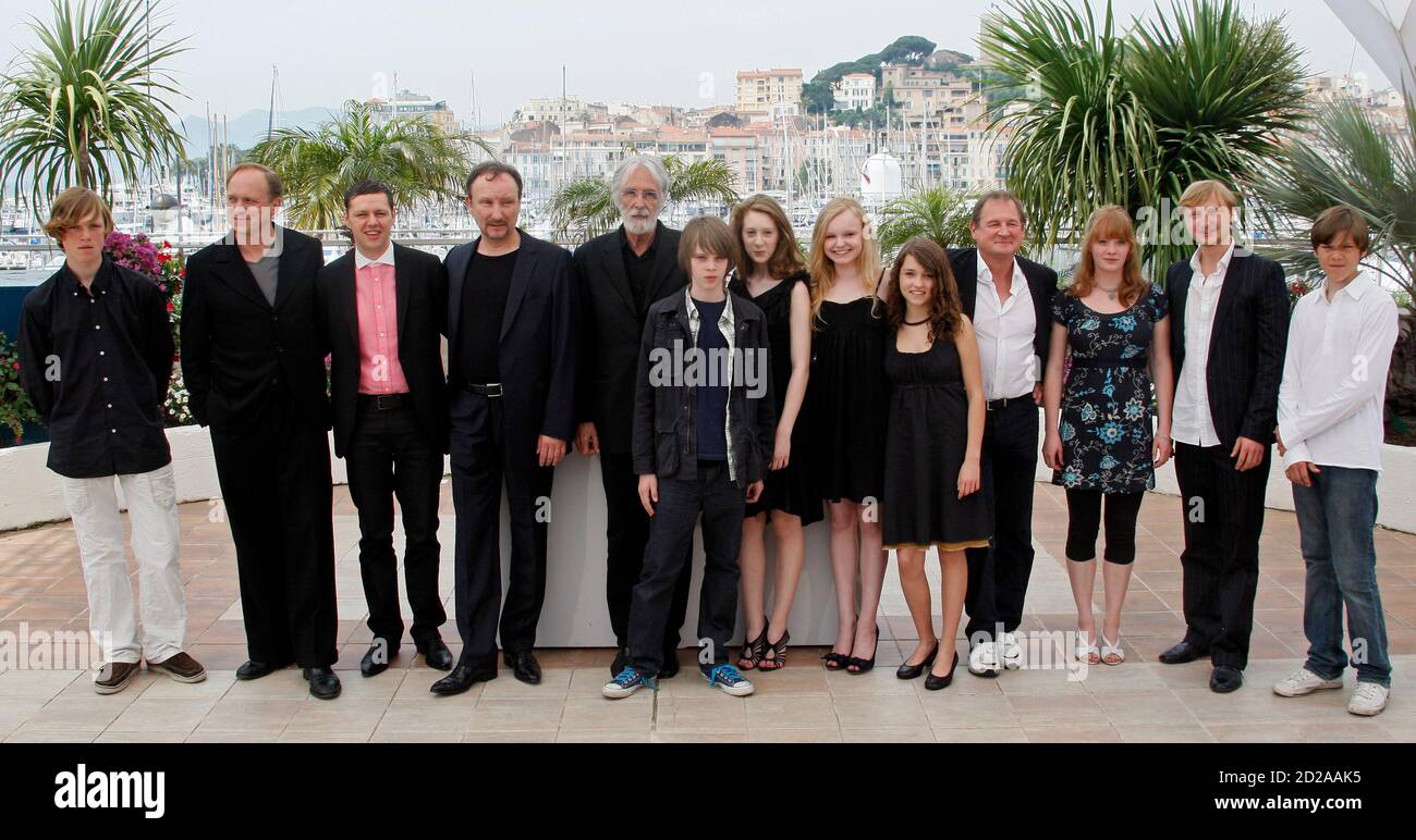 Director Michael Haneke (5th L) poses with cast members (L to R) Michael Kranz, Ulrich Tukur, Christian Friedel, Rainer Bock, Leonard Proxauf, Roxanne Duran, Marie-Victoria Dragus, Janina Fautz, Burghart Klaussner, Leonie Benesch, Michal Kranz, Enno Trebbs during a photo call for the film 'Das Weisse Band' in competition at the 62nd Cannes Film Festival, May 21, 2009. Twenty films compete for the prestigious Palme d'Or which will be awarded on May 24.  REUTERS/Jean-Paul Pelissier (FRANCE ENTERTAINMENT) Stock Photo