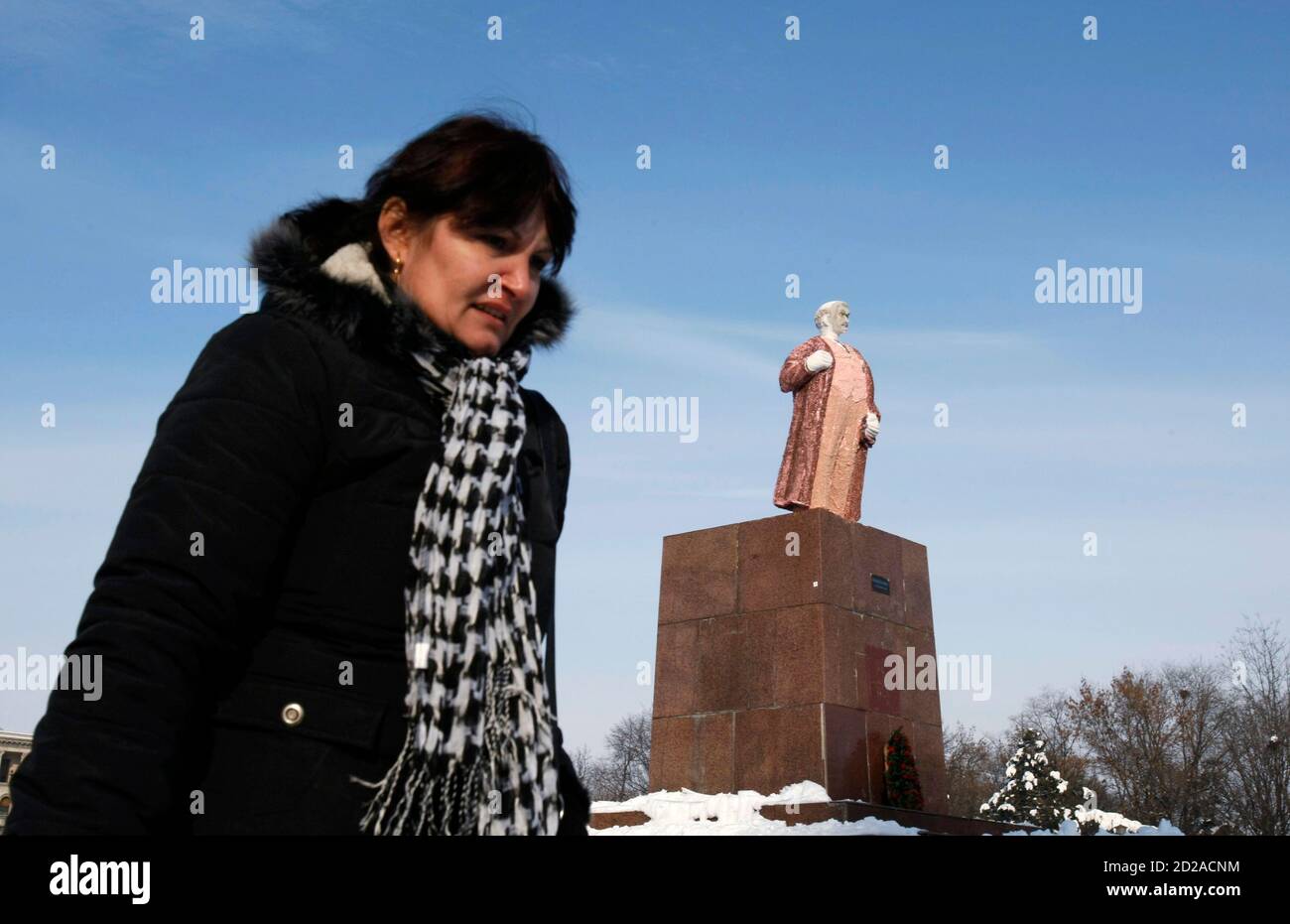 Toppled lenin hi-res stock photography and images - Alamy