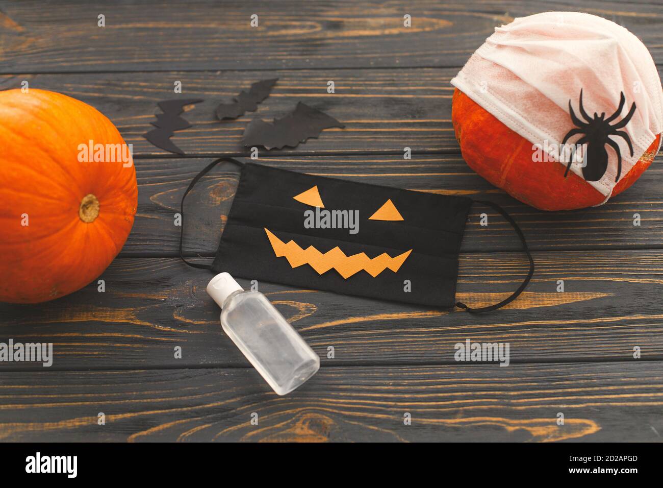 Download Pumpkin Face Mask High Resolution Stock Photography And Images Alamy Yellowimages Mockups