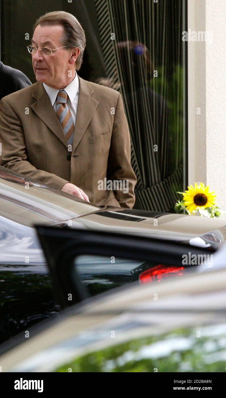 Germany's Social Democratic party SPD leader Franz Muentefering arrives for a party meeting in Potsdam, July 29, 2009. REUTERS/Tobias Schwarz (GERMANY) Stock Photo