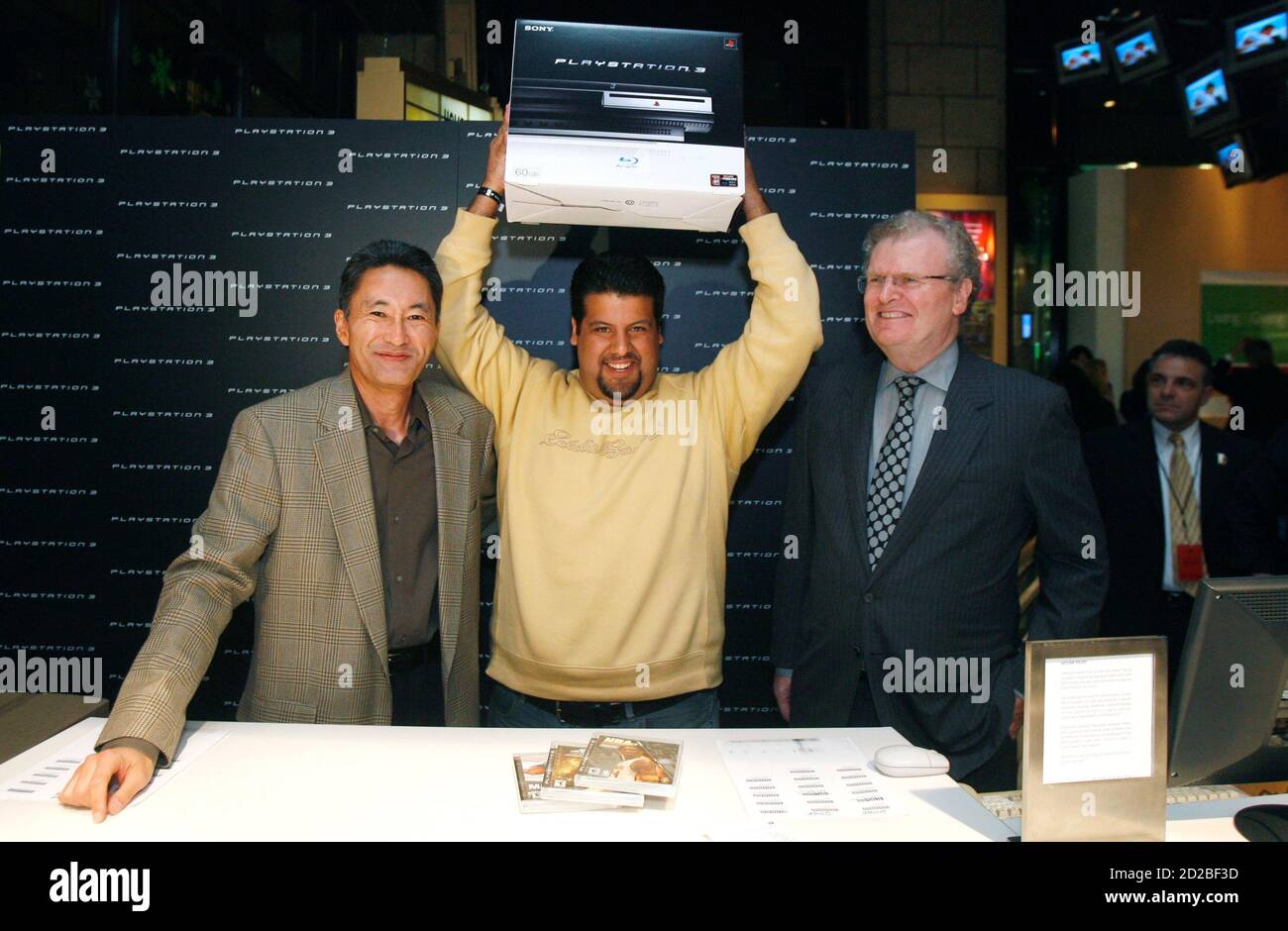 Howard Stringer (R), chairman and chief executive Officer of Sony Corp. and  Kazuo Hirai (L), president and CEO of Sony Computer Entertainment America  Inc., pose with Angel Paredes after Paredes became the