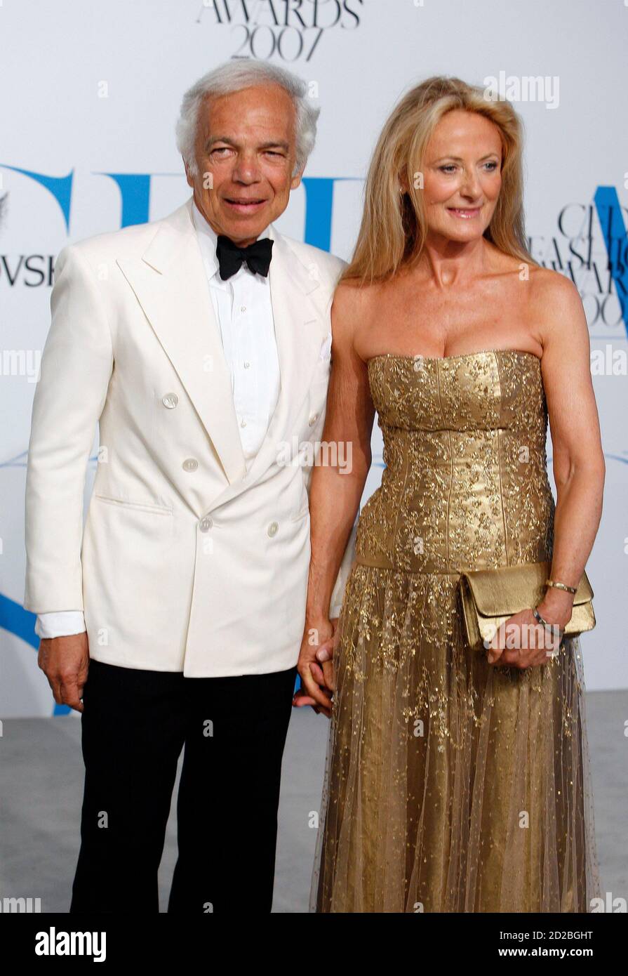 Designer Ralph Lauren and his wife Ricky Low-Beer arrive to attend the 2007  CFDA Fashion Awards in New York June 4, 2007. REUTERS/Lucas Jackson (UNITED  STATES Stock Photo - Alamy