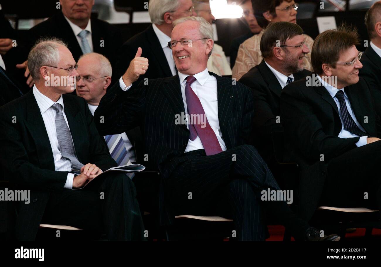 L-R) Belgium's Lower House President Herman Van Rompuy, Senate President Armand  De Decker and outgoing Prime Minister Guy Verhofstadt attend the  traditional military parade on National Day in front of the Royal