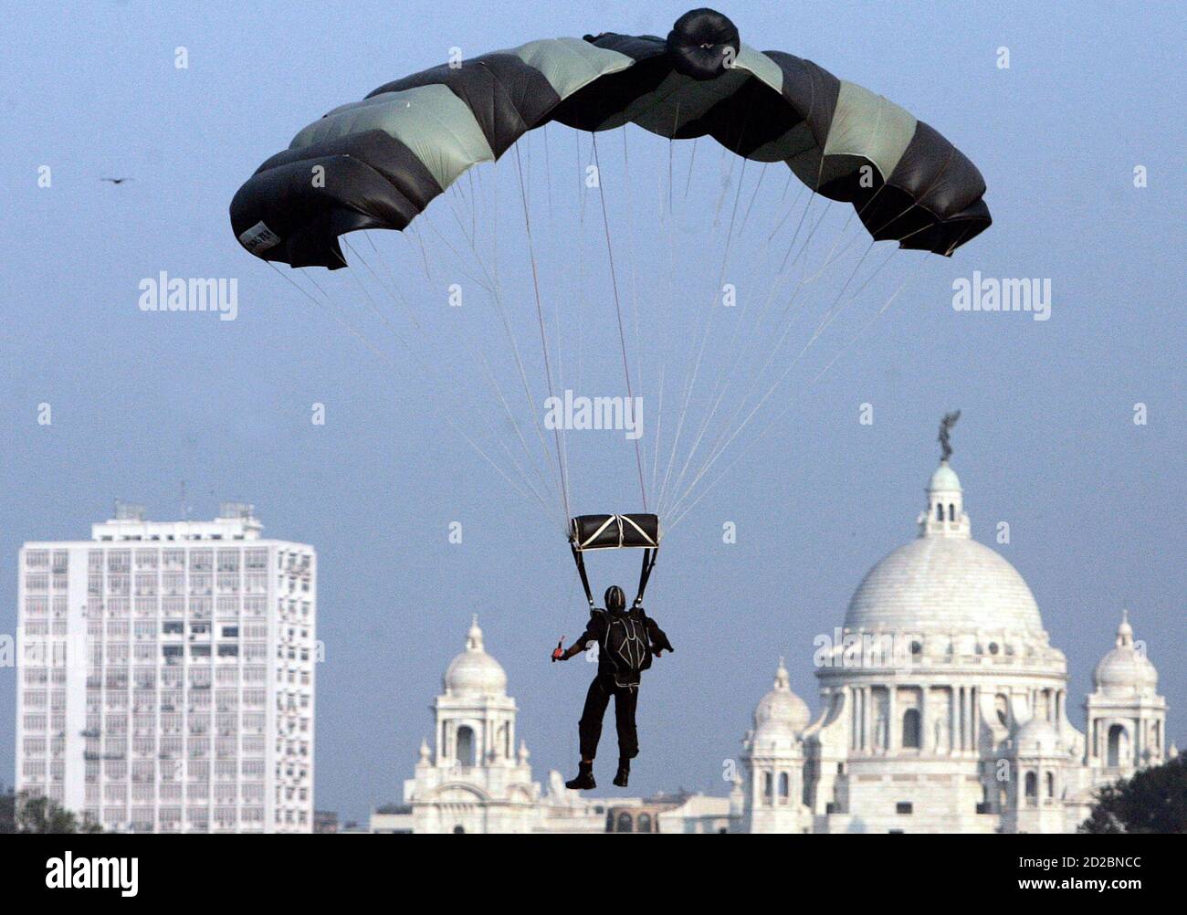 Soldier on parachutes india hires stock photography and images Alamy