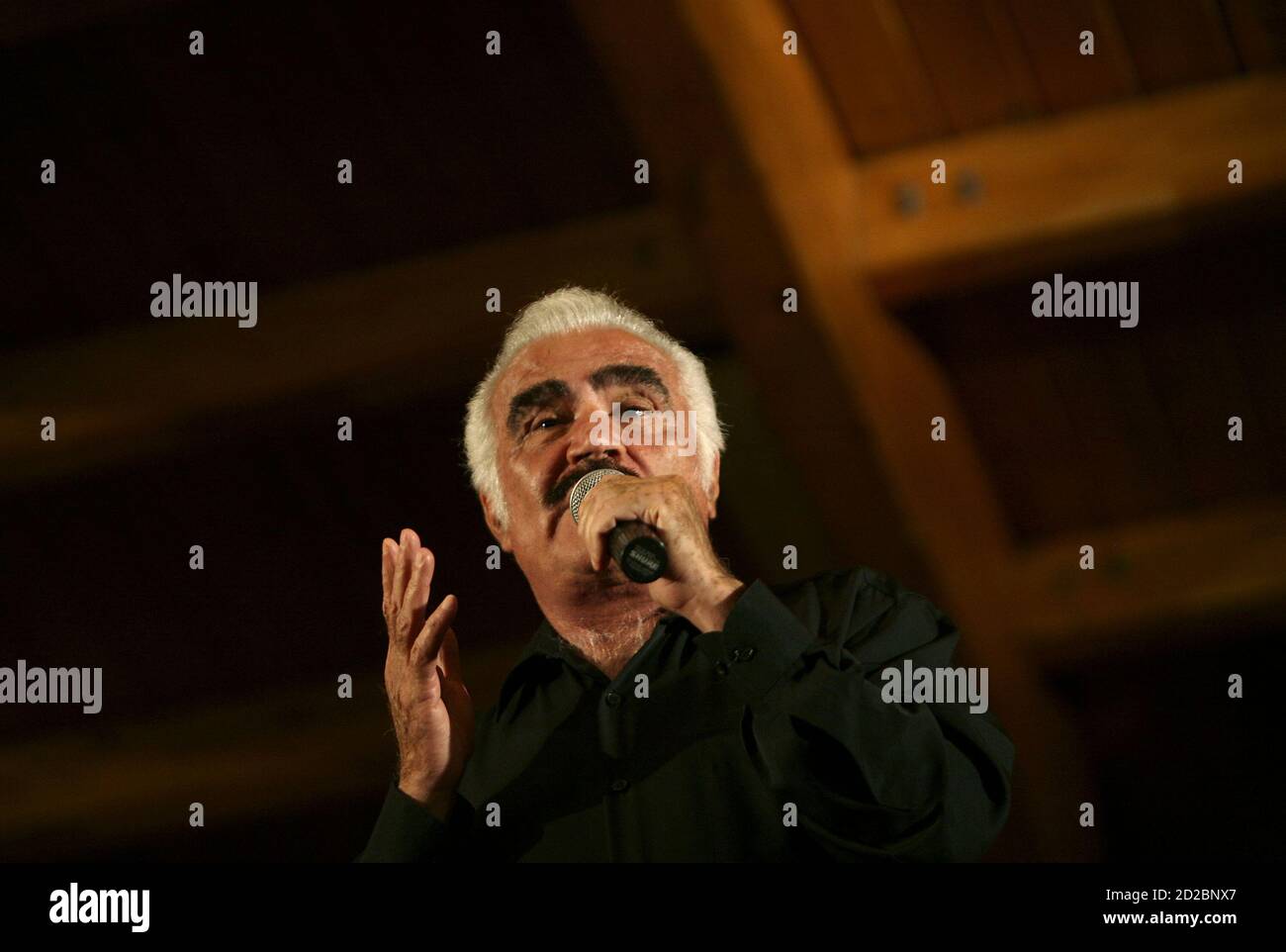 Mexican Singer Vicente Fernandez Answers Questions During A News Conference In Bogota February 17 2009 Fernandez Is On Tour In Colombia Reuters Eliana Aponte Colombia Stock Photo Alamy