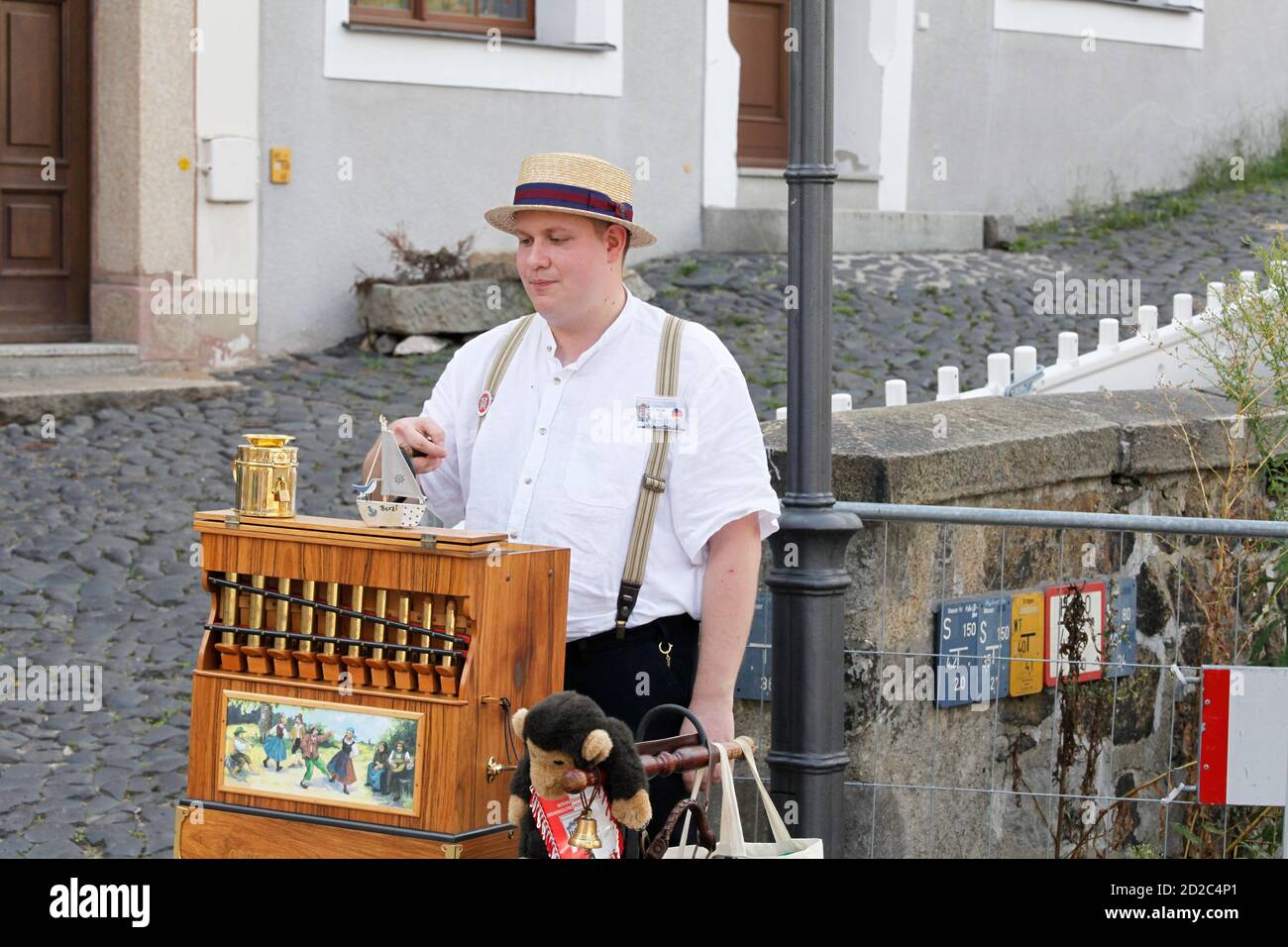 Pierre Pilz, Drehorgelspieler Drehorgelmann, Leierkastenmann Leierkastenspieler, Drehorgel-Spieler aus Görlitz , Drehorgel,Leierkasten, Stock Photo