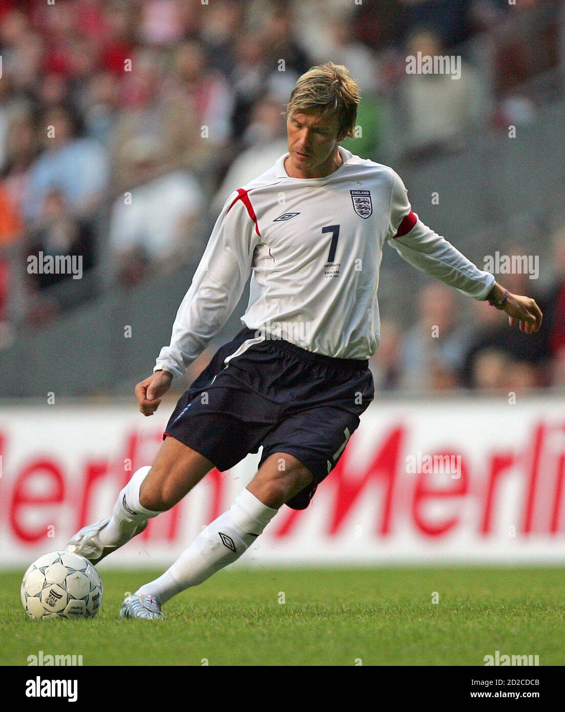 David beckham free kick england hires stock photography and images Alamy