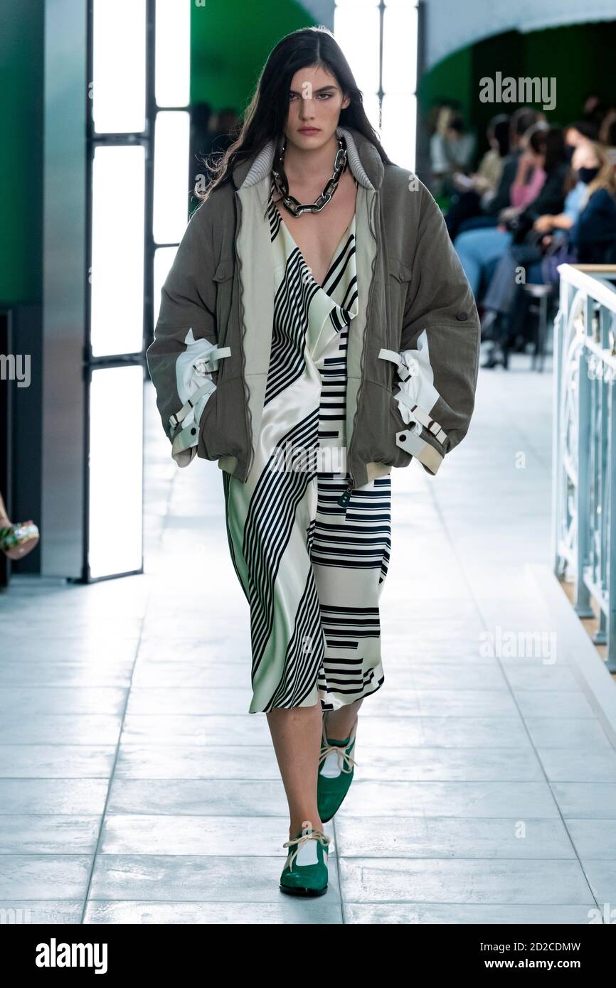Louis Vuitton SS21  Fashion, Fashion outfits, Couture fashion