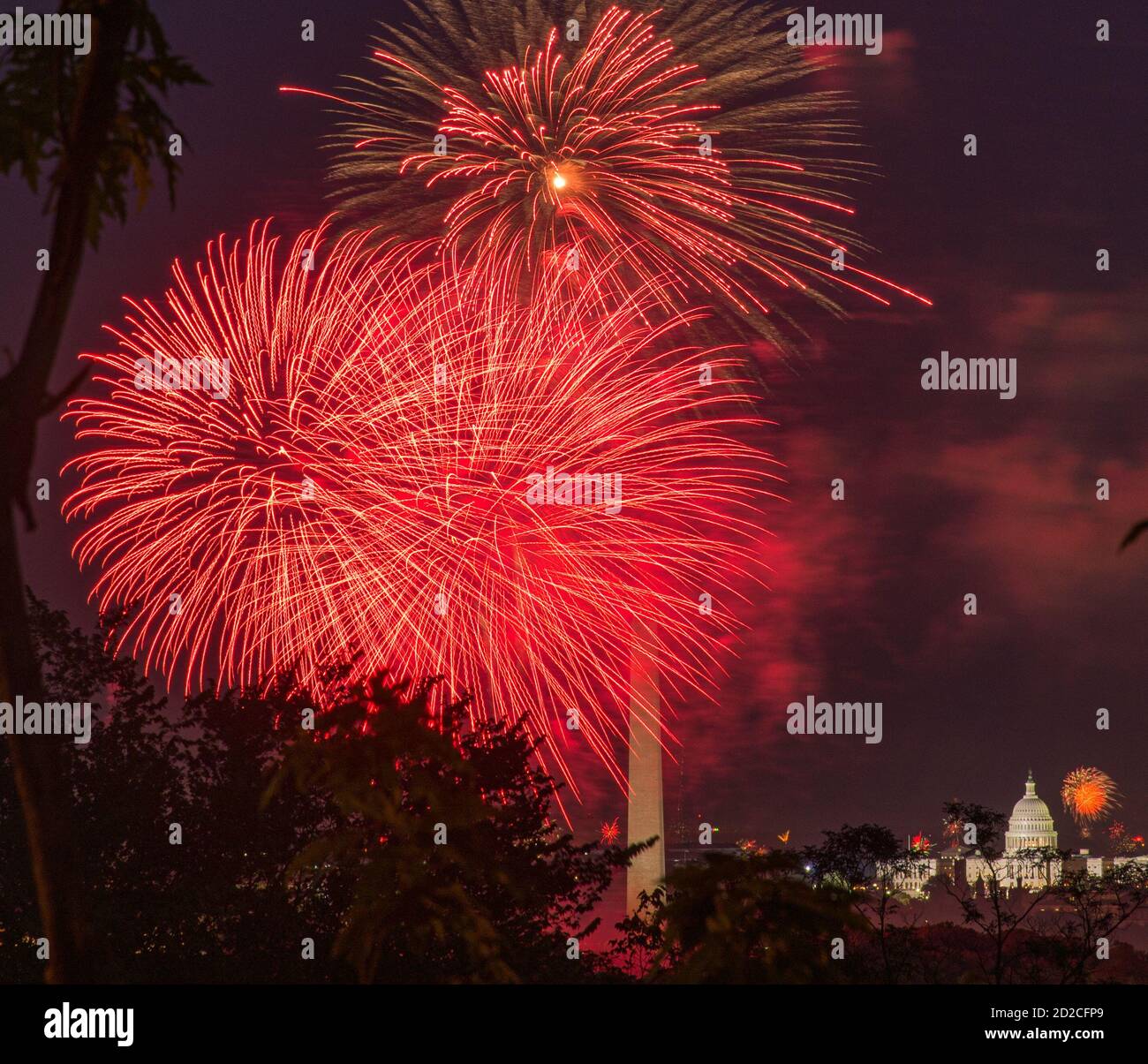 Fireworks washington dc arlington hi-res stock photography and images ...