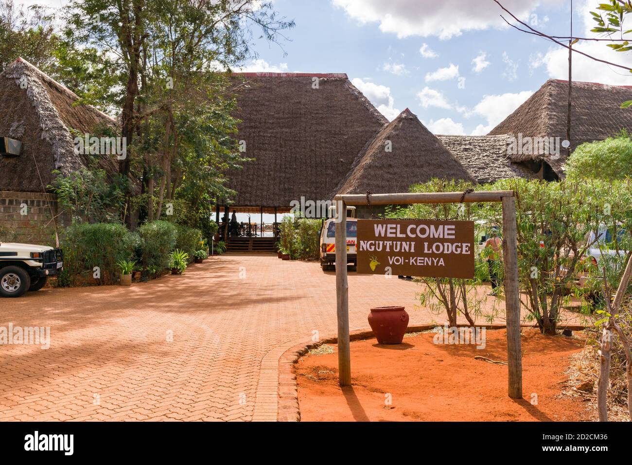Welcome sign and main lodge exterior of Ngutuni Lodge, a private game reserve near Voi, Kenya Stock Photo