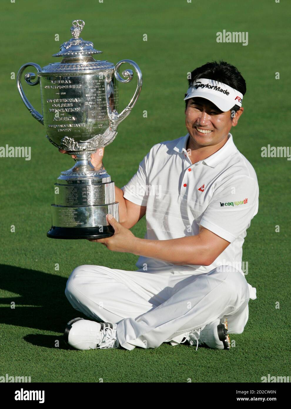 Yang Yong-eun of South Korea poses with the Wanamaker trophy after winning  the 2009 PGA Championship golf tournament at Hazeltine National Golf Club  in Chaska, Minnesota August 16, 2009. REUTERS/Andy King (UNITED