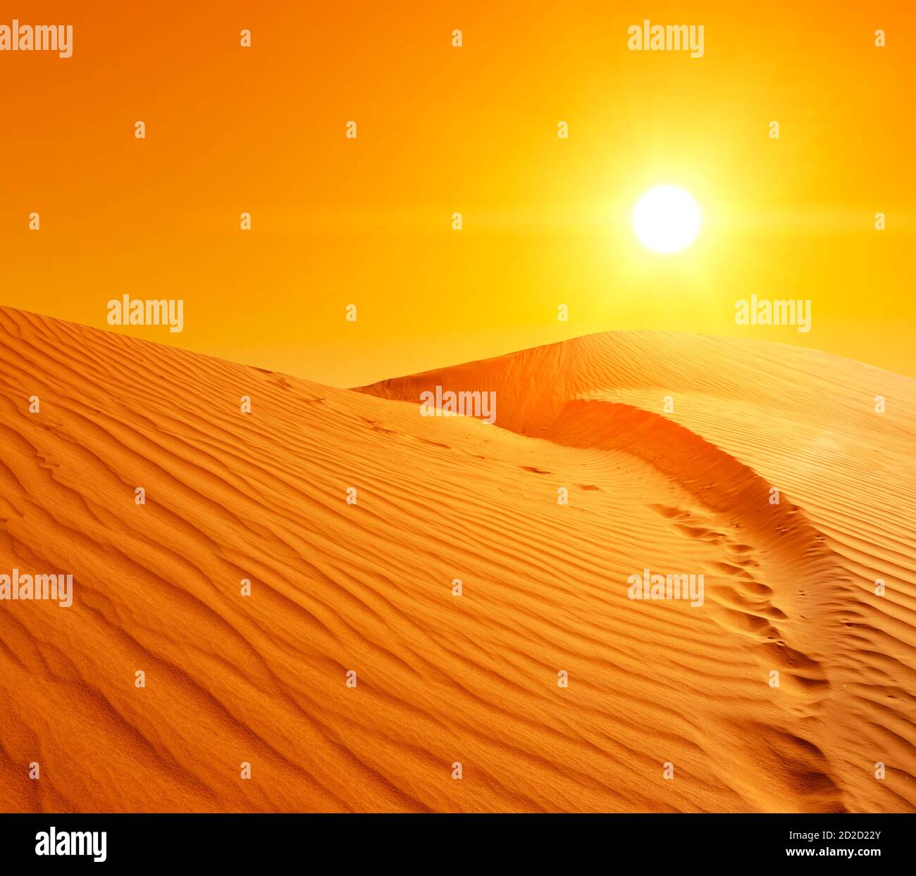 Beautiful sunset over the sand dunes in the Sahara desert, Tunisia ...