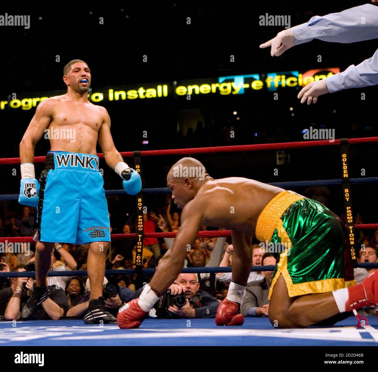 Boxing ronald wright hi-res stock photography and images - Alamy