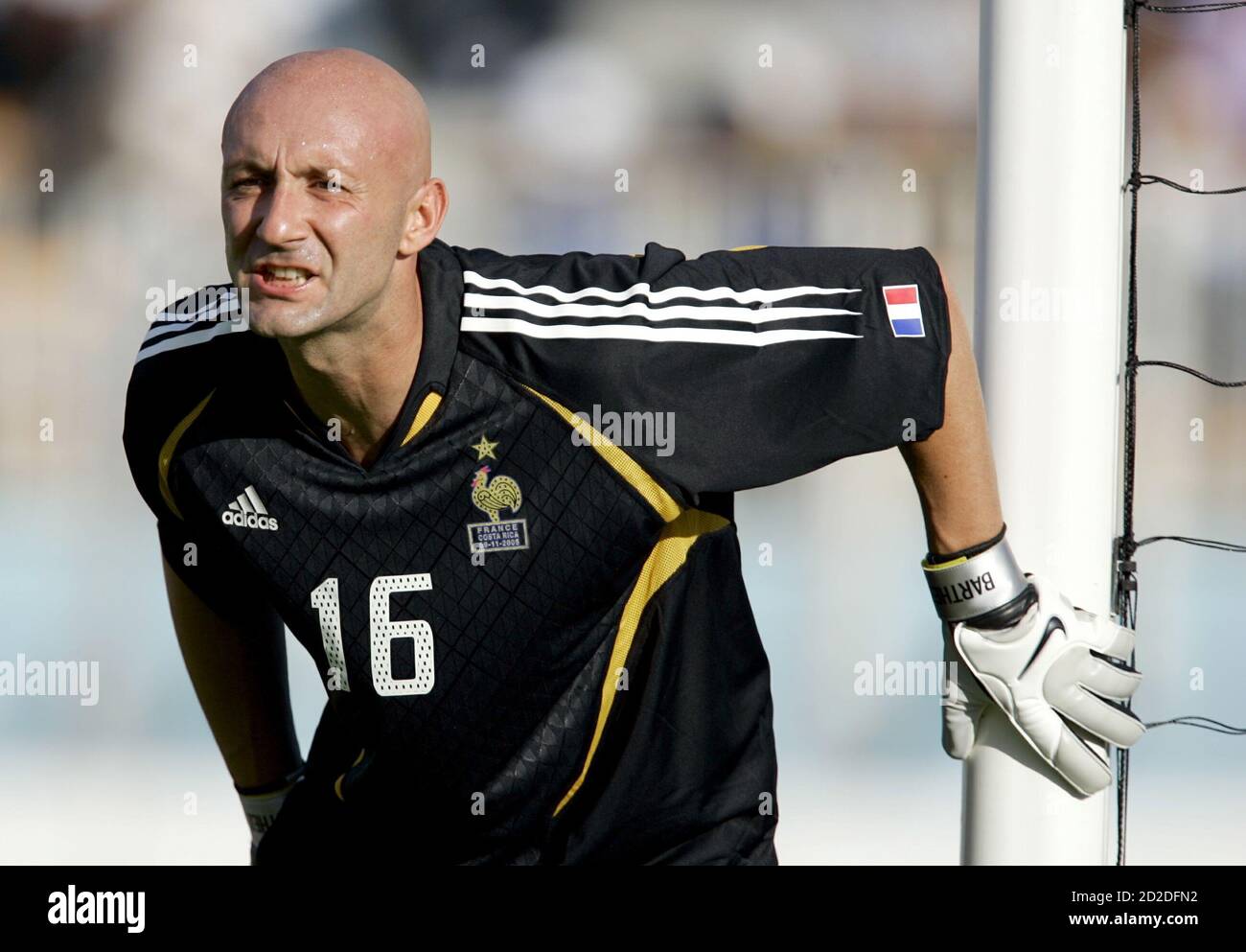 France S Goalkeeper Fabien Barthez In Martinique November 9 2005 Stock Photo Alamy