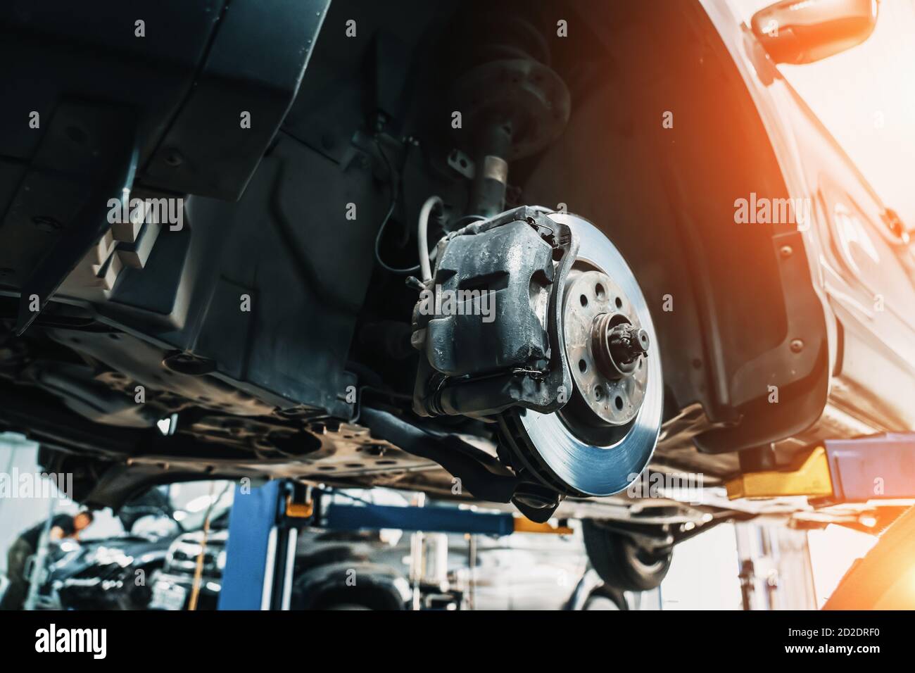 Garage car lift hi-res stock photography and images - Alamy
