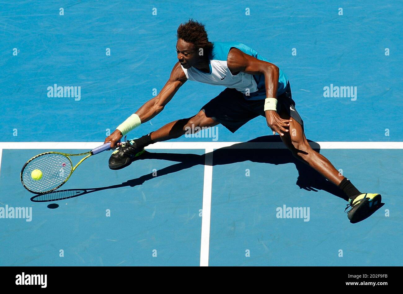 France's Gael Monfils returns to compatriot Gilles Simon during their match  at the Australian Open tennis tournament in Melbourne January 26, 2009.  REUTERS/Mick Tsikas (AUSTRALIA Stock Photo - Alamy