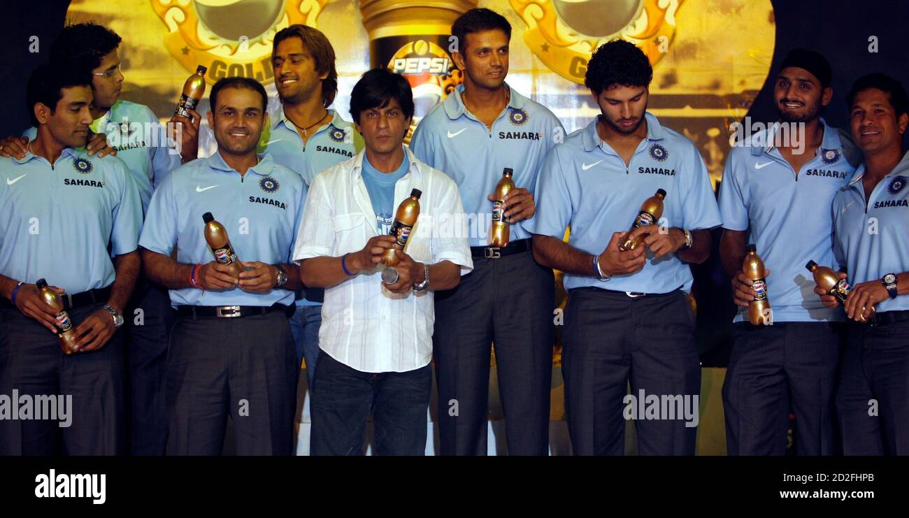 Indian Cricket Players L R Robin Uthappa S Sreesanth Virendra Sehwag Mahendra Dhoni Captain Rahul Dravid Yuvraj Singh Harbhajan Singh And Sachin Tendulkar Pose With Bollywood Star Shah Rukh Khan C In White