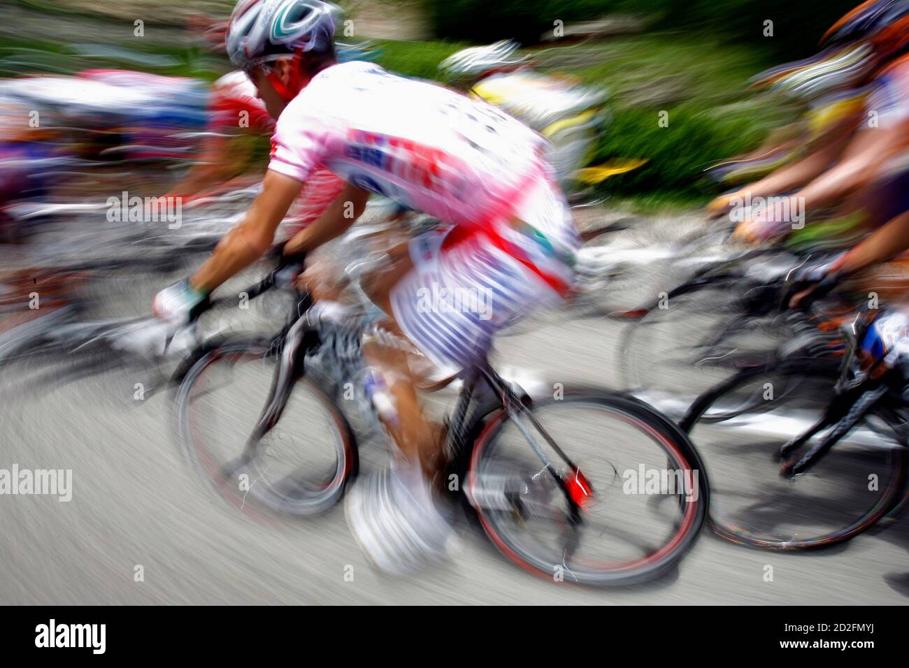 Italy's Giovanni Visconti, wearing the leader's pink jersey, cycles during the eighth stage of the Giro d'Italia cycling race 209-km from Rivisondoli to Tivoli May 17, 2008.  REUTERS/Giampiero Sposito (ITALY) Stock Photo