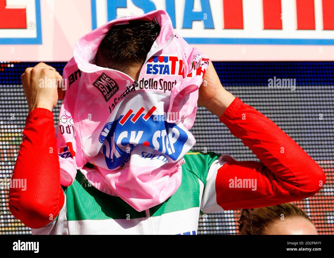Italy's Giovanni Visconti wears the leader's pink jersey on the podium after the ninth stage of the Giro d'Italia cycling race 218-km from Civitavecchia to San Vincenzo May 18, 2008.  REUTERS/Giampiero Sposito (ITALY) Stock Photo